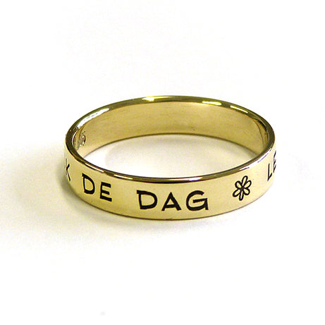 Tekst-Ring by laser - 1,2 of 3 regels tekst - Goud